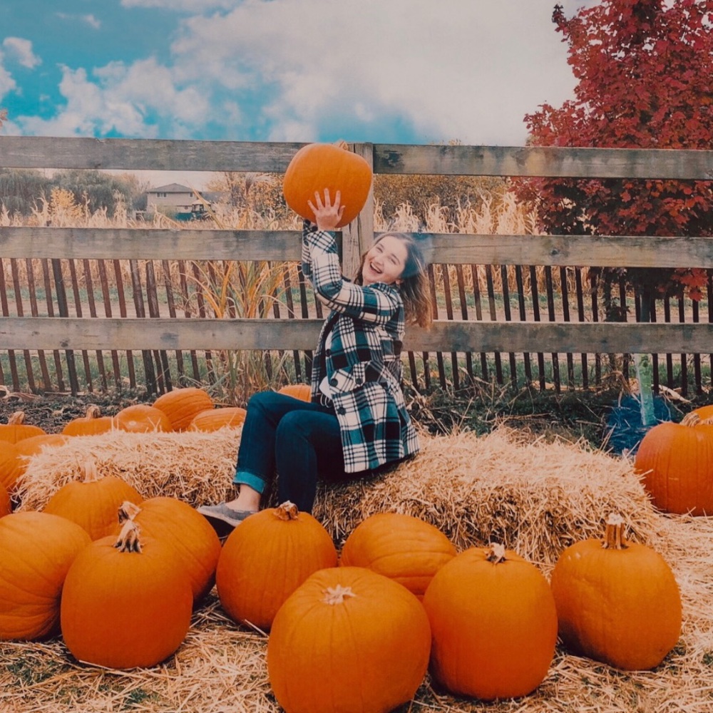 Meet your Posher, Selena